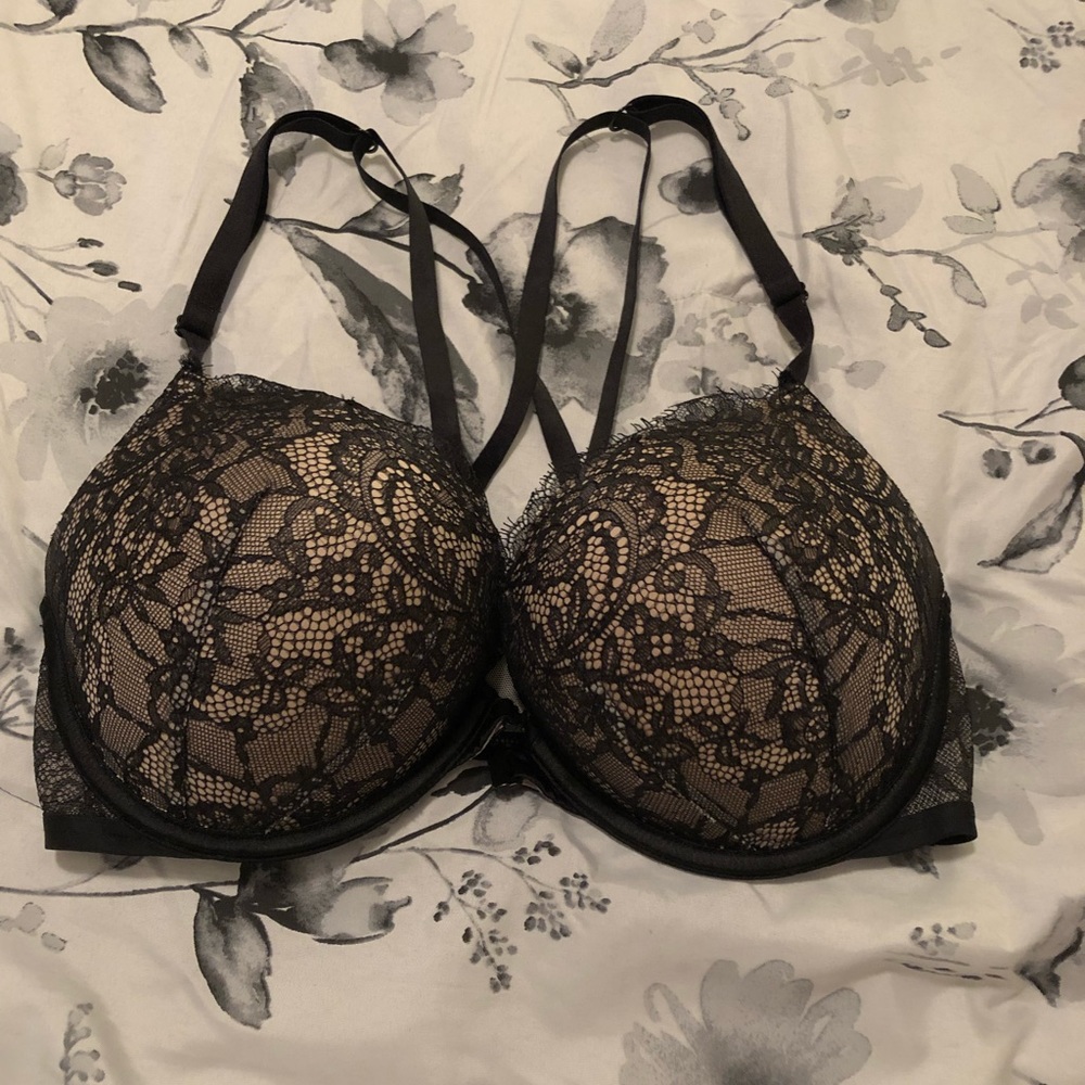 Victoria’s Secret Bombshell bra in black/nude lace
